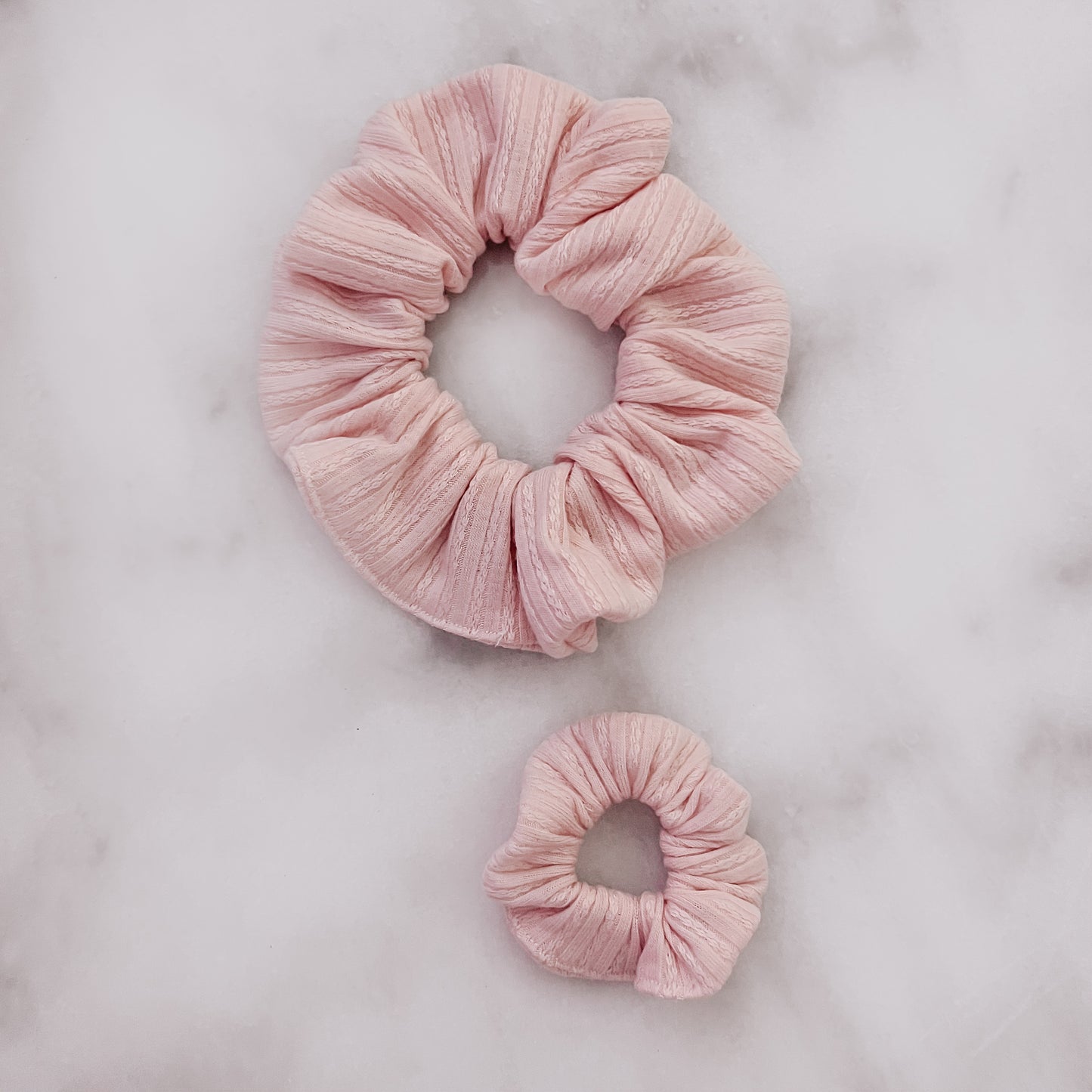 SCRUNCHIES - POINTELLE ROSA